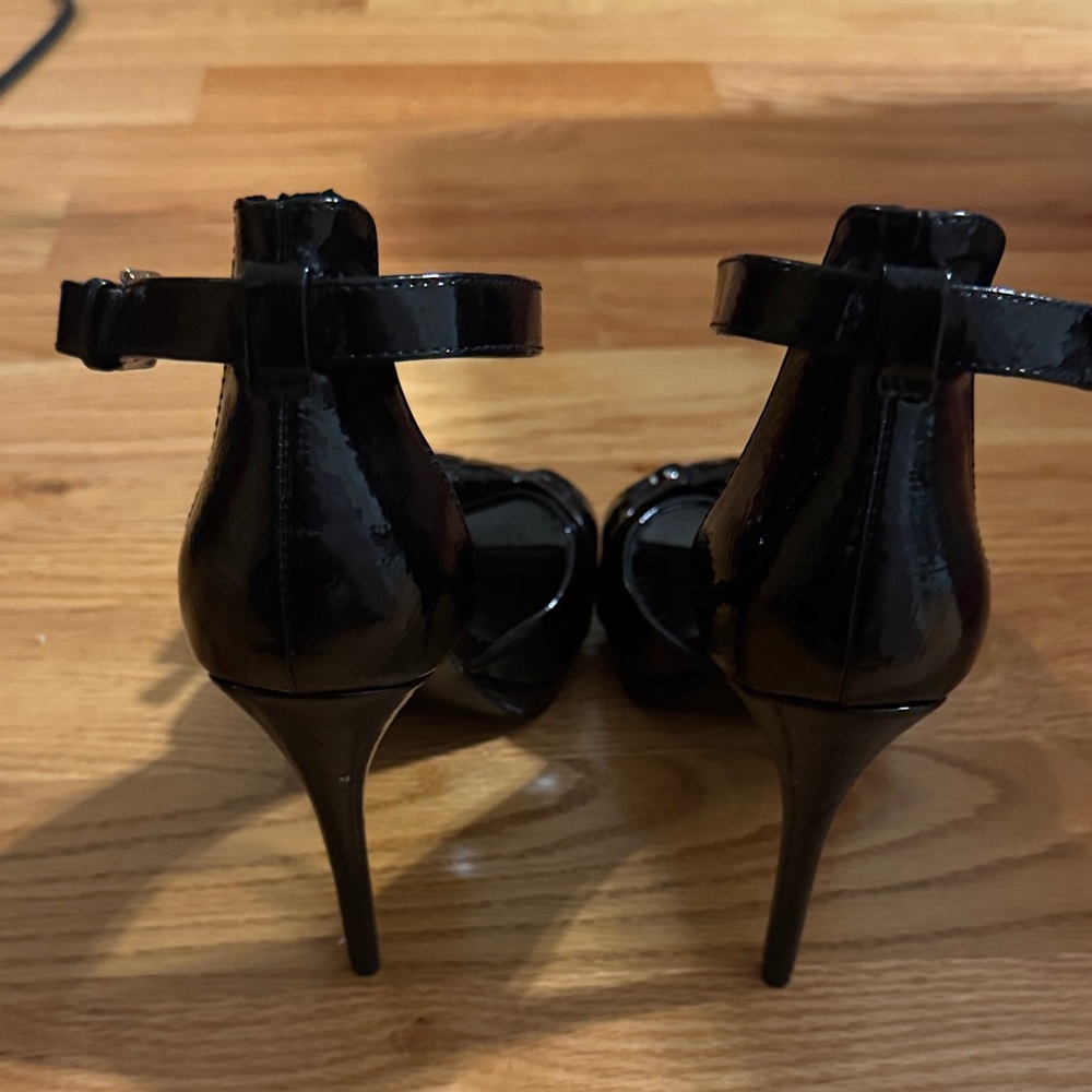 Nine West Black Patent Heels with Bow - Picture 4 of 8